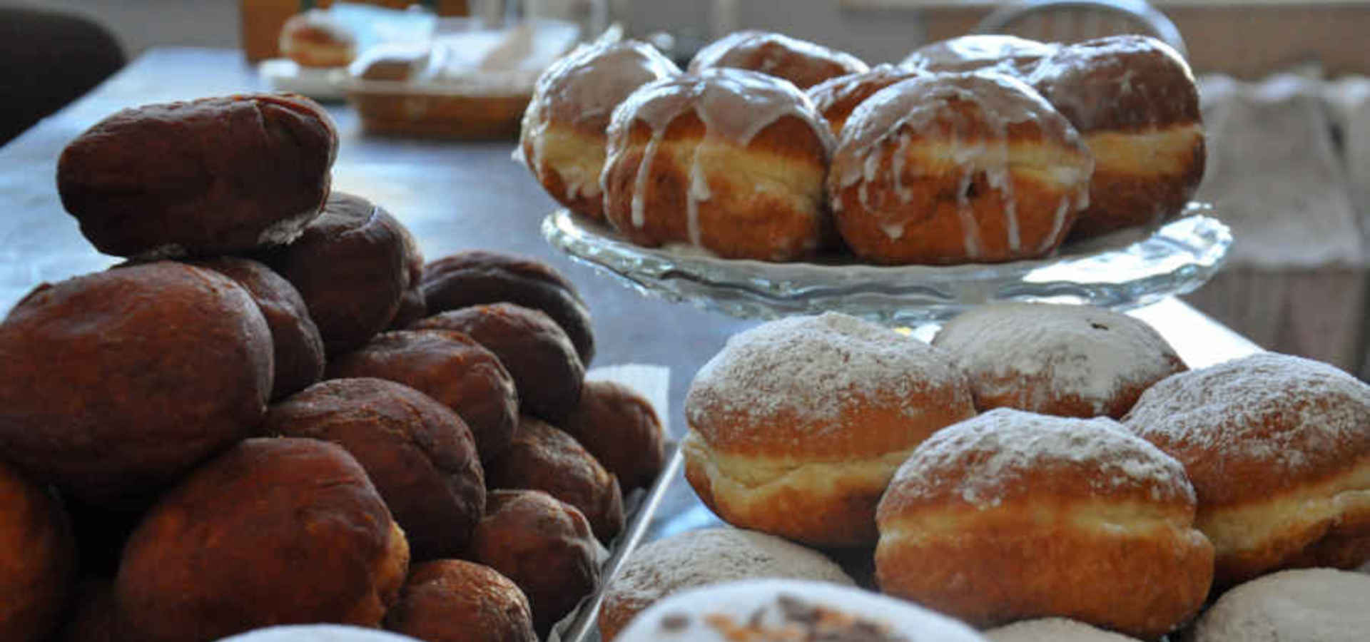 Pączki na talerzach