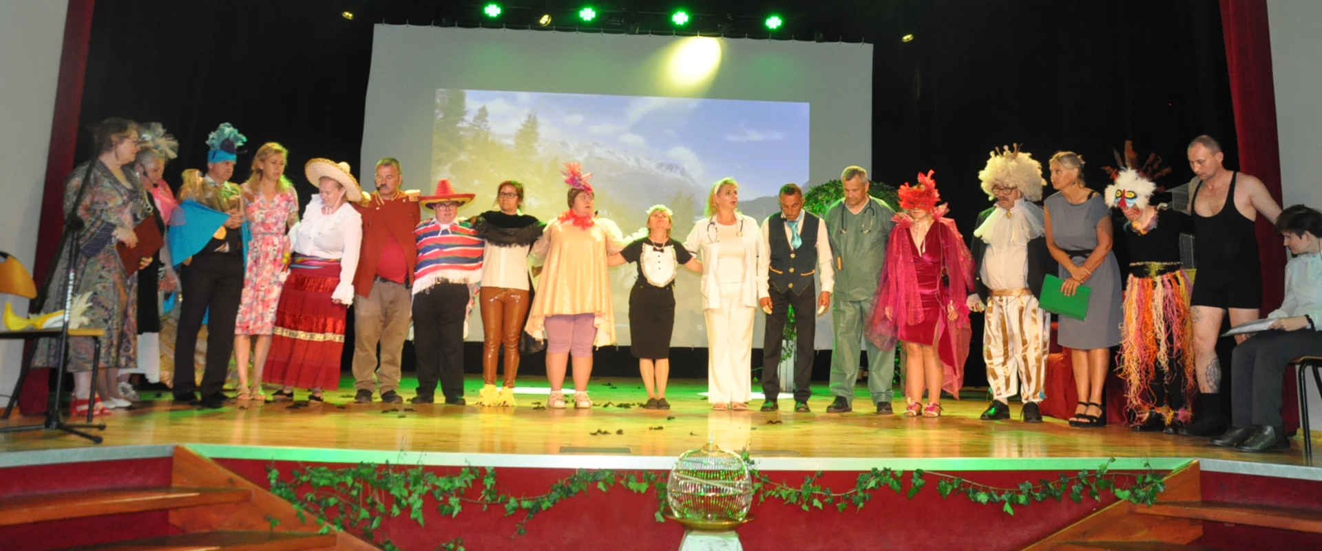 Zdjęcie grupowe uczestników przedstawienia
