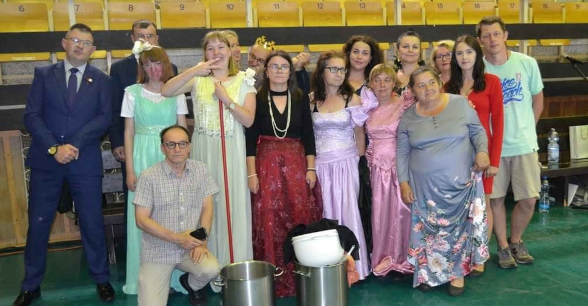 Zdjęcie grupowe uczestników przeglądu